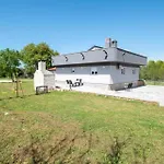 Ferienhaus Ivana Mit Jacuzzi In Pula,Istrien