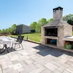 Ferienhaus Ivana Mit Jacuzzi In Pula,Istrien