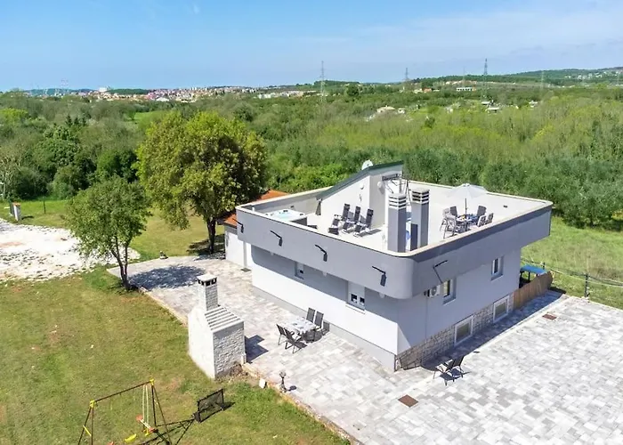 Ferienhaus Ivana Mit Jacuzzi In Pula,Istrien