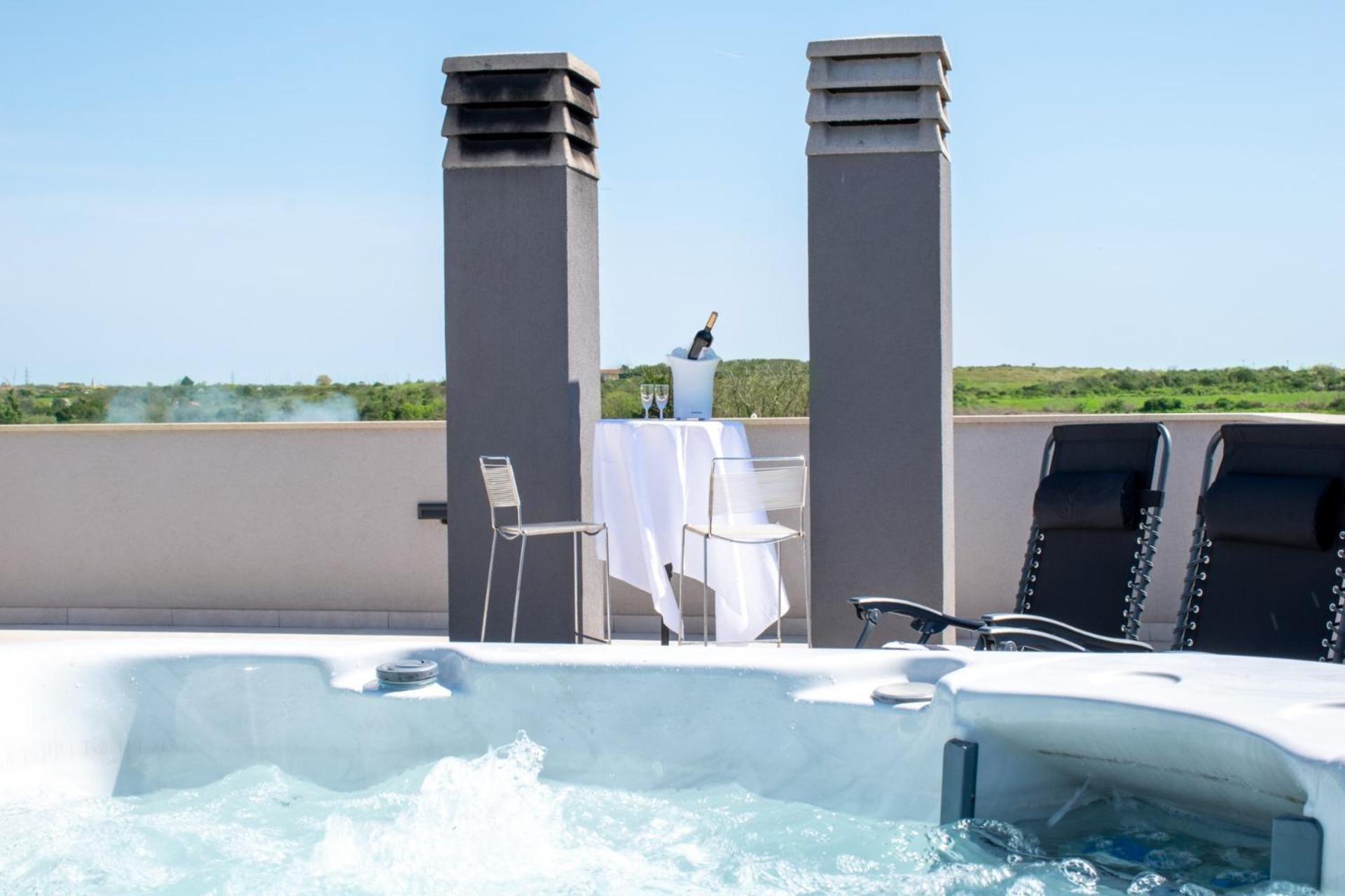 Ivana Mit Jacuzzi In Pula,istrien * Pula