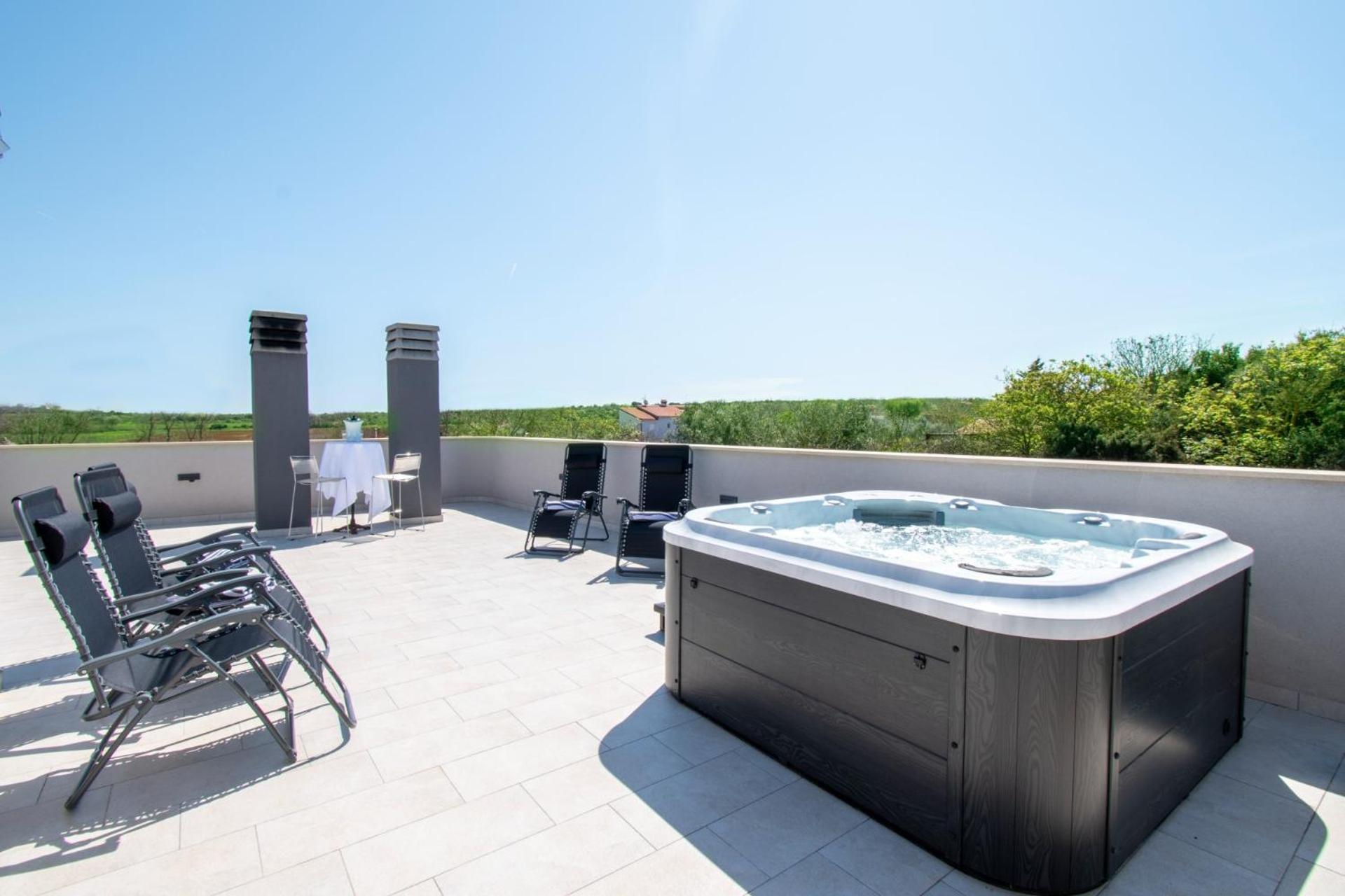 Ivana Mit Jacuzzi In Pula,istrien